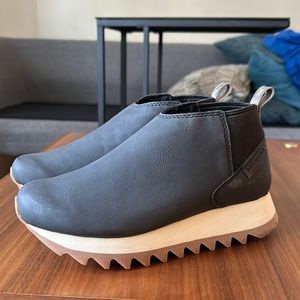 Merrell boots - short ankle - non slip, easy to wear